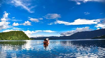 景點(diǎn)：瀘沽湖環(huán)湖游